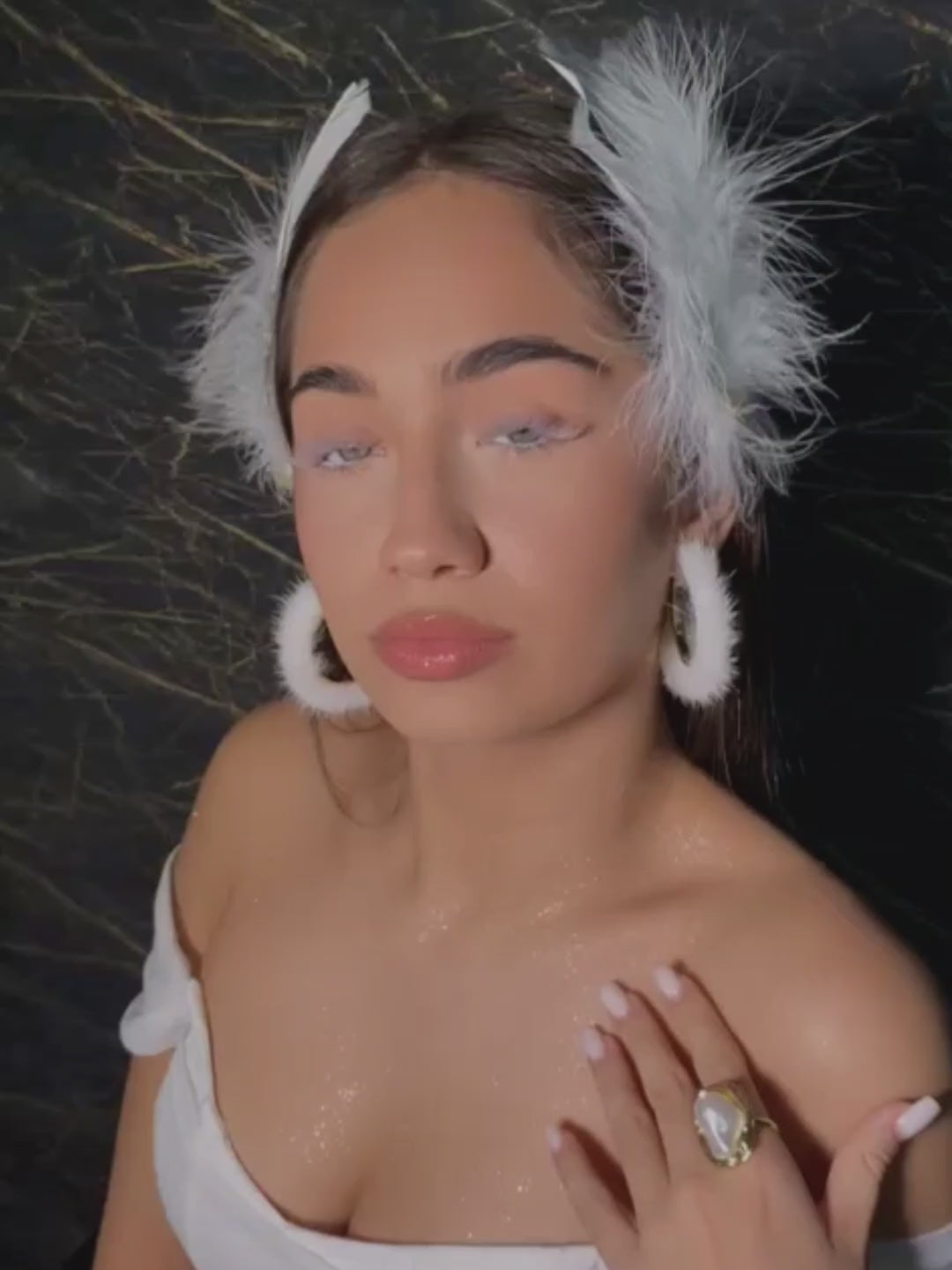 Încarcă clipul video: 